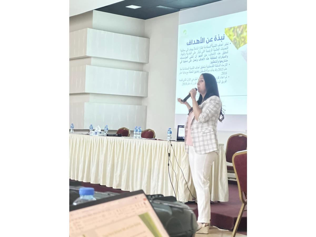 "تعزيز الاستدامة والوعي البيئي في مجال البناء من خلال ورش عمل متخصصة حول الأبنية المستدامة في فلسطين."