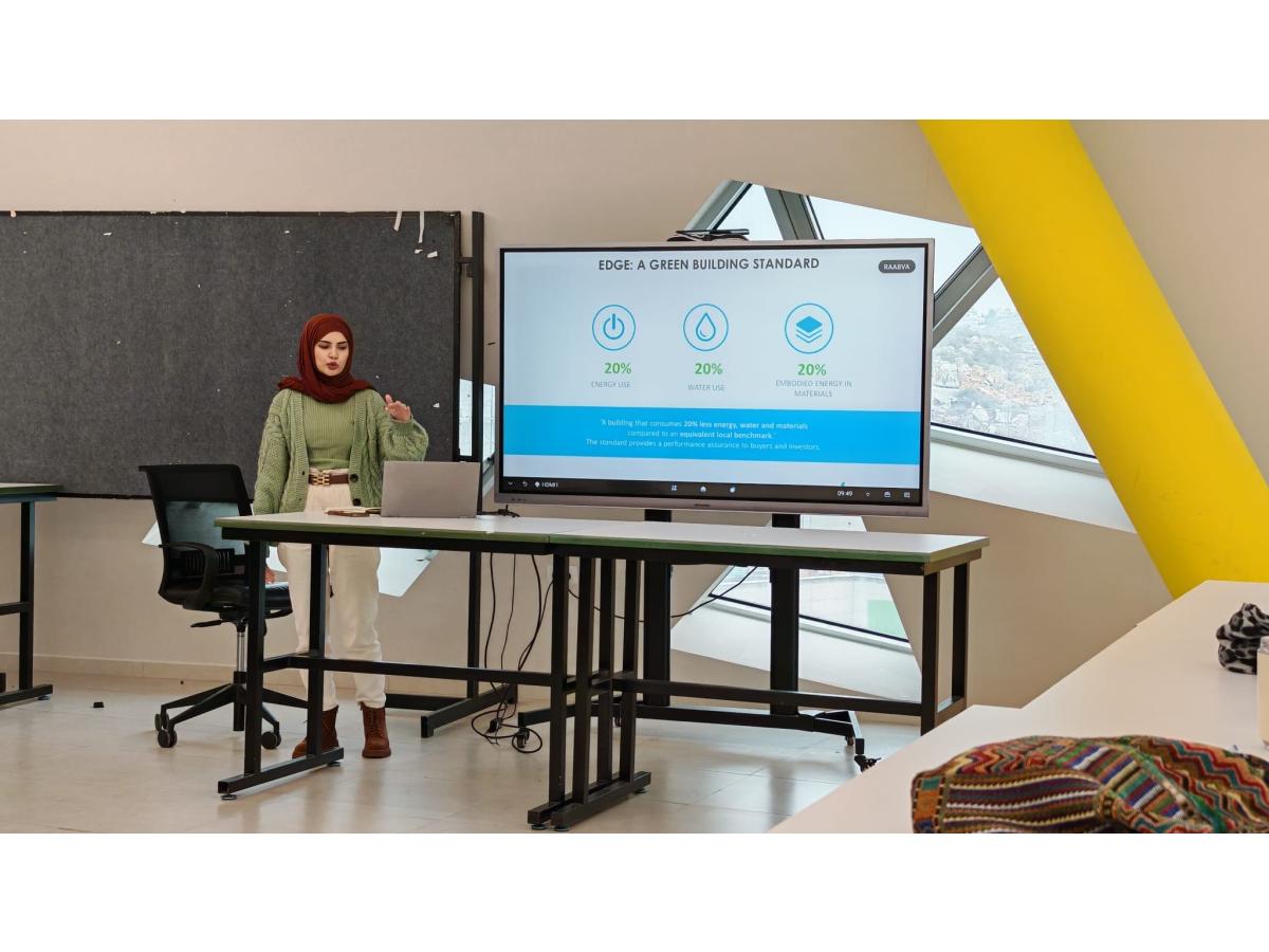 محاضرات لطلاب الجامعة الاميريكية